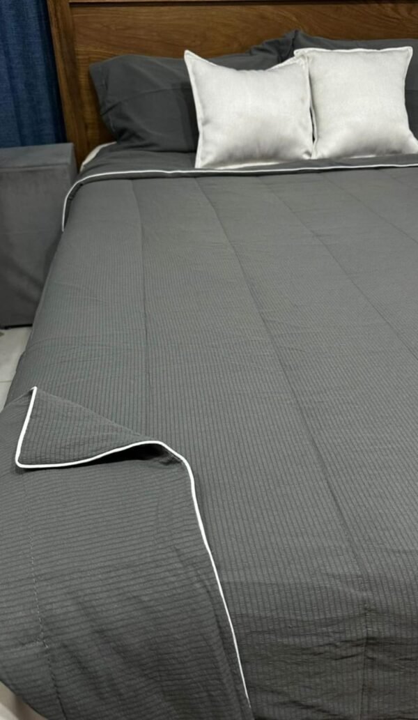 Cubrecama Rayas Casal/Queen